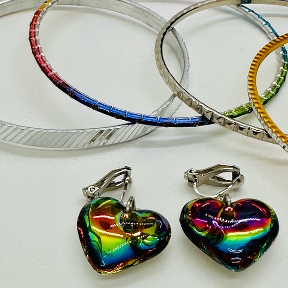 Vintage Heliotrope Heart Clip Earrings - Picture 7 of 12